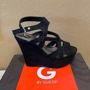 Black Guess Wedges